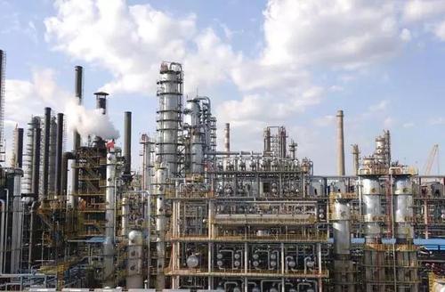 生产溶剂油,渣油,工业硫磺,液化气等几十种石油化工产品,工厂整体采用